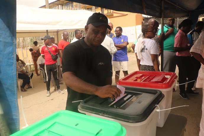 ABUJA, Feb. 25, 2023  -- A man casts his vote at a polling station in Ikeja, Lagos state, Nigeria, on Feb. 25, 2023. Nigeria's presidential and parliamentary elections kicked off Saturday as voters went to the polls nationwide to elect a new president a
