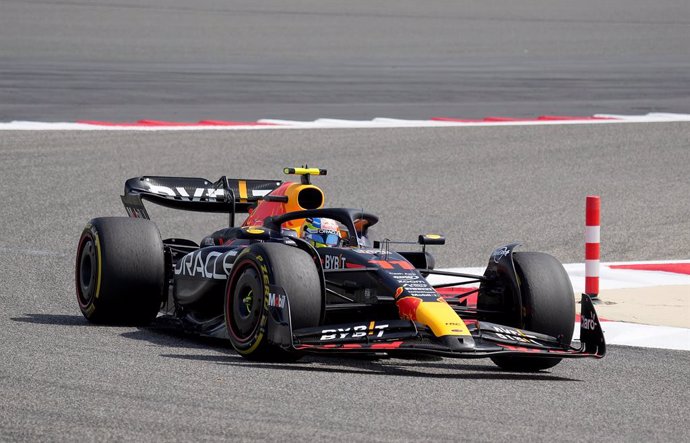 25 February 2023, Bahrain, Sakhir: Mexican Formula One driver Sergio Perez of the Oracle Red Bull F1 Team in action during Day 3 of 2023 pre-season testing of the Grand Prix of Bahrain Formula One Race at the Bahrain International Circuit. Photo: Hasan 