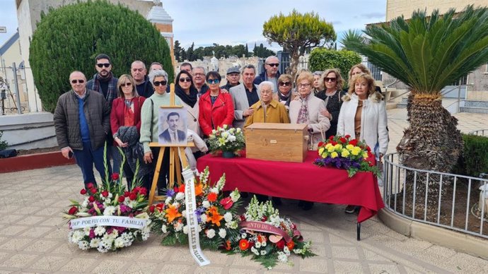 El Govern entrega en Cartagena los restos de Francisco Solano Vera, víctima del franquismo en Formentera, a sus familiares