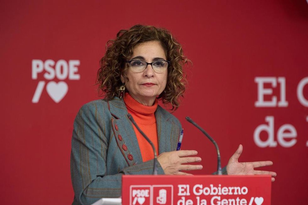 Archivo - La vicesecretaria General y ministra de Hacienda y Función Pública, María Jesús Montero, comparece tras la segunda reunión del año de la Ejecutiva Federal del PSOE, en la sede del Partido Socialista, a 13 de enero de 2023, en Madrid (España).