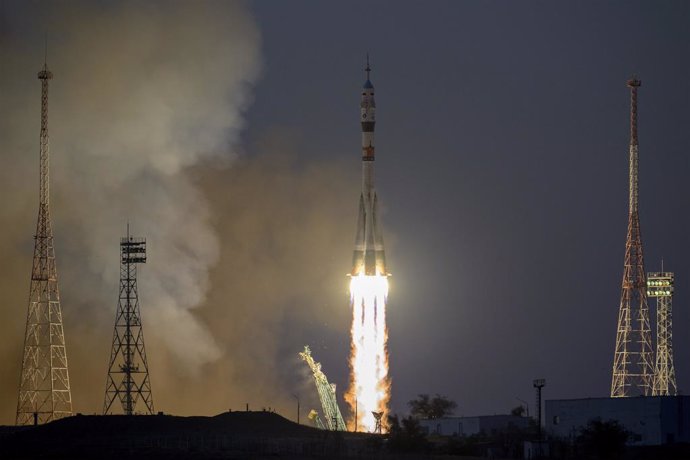 Archivo - La nave espacial rusa Soyuz MS-22 y el cohete propulsor despegan de la plataforma de lanzamiento 31 del cosmódromo de Baikonur. Los miembros de la tripulación de la Expedición 68 de la Estación Espacial Internacional, el astronauta Frank Rubio