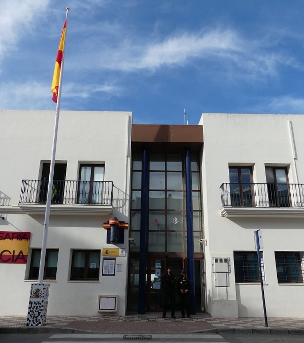 Nota De Prensa + Foto "La Policía Nacional Detiene A Un Fugitivo Reclamado Por Reino Unido Por Delitos De Asociación Con Fines Delictivos Y Contra La Salud Pública"