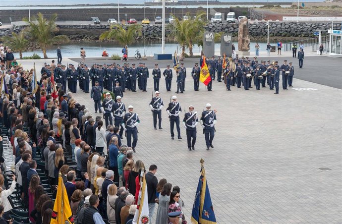 Una 170 personas realizan la jura de bandera para civiles organizada por el Ejército del Aire y del Espacio en Lanzarote