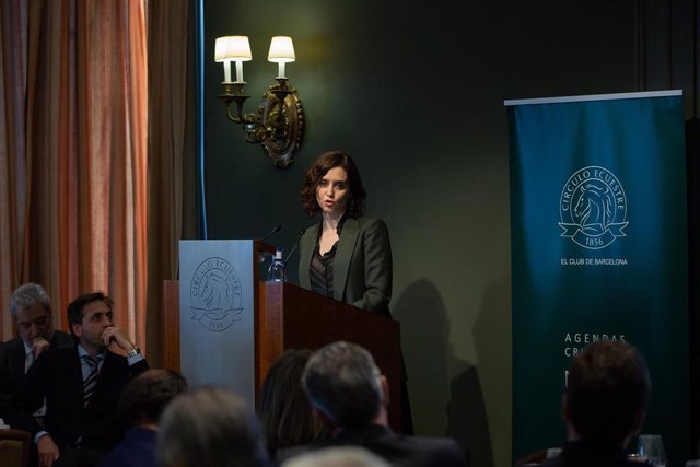 Archivo - La presidenta de la Comunidad de Madrid, Isabel Díaz Ayuso, durante su intervención en una conferencia-almuerzo en el Círculo Ecuestre de Barcelona, en Barcelona/Catalunya (España), a 31 de enero de 2020.