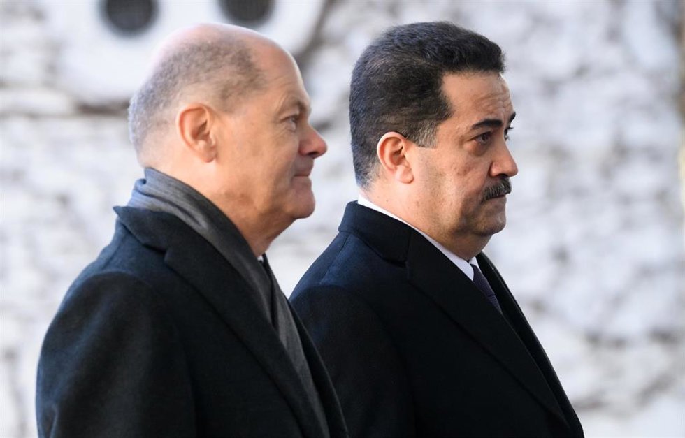 Archivo - El canciller alemán, Olaf Scholz (I) y el primer ministro de Irak, Mohamed al Sudani, en Berlín