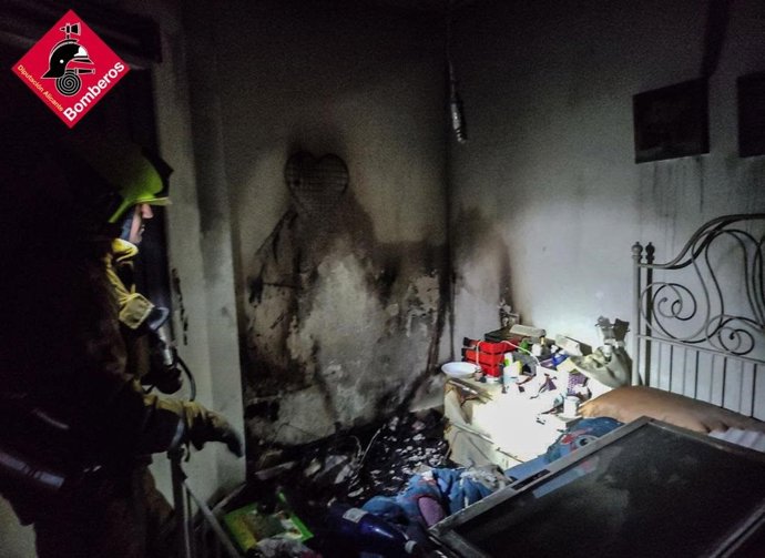 Sofocan un incendio en un tercer piso de un edifico de Torrevieja