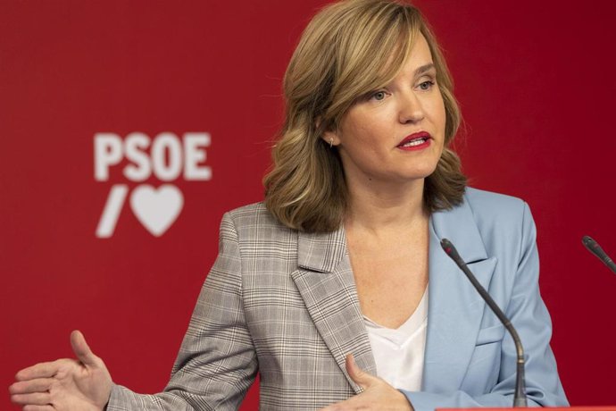 La portavoz del PSOE, Pilar Alegría, en la sede de Ferraz tras la reunión del Comité Electoral.