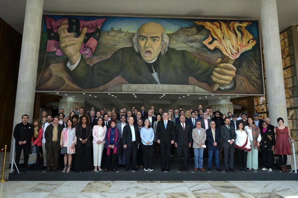 Foto oficial de la inauguración del segundo ciclo de la mesa de diálogos de paz entre el Gobierno de Colombia y el ELN.