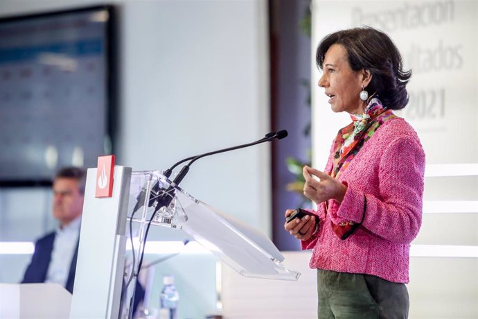 Archivo - La presidenta del Grupo Santander, Ana Botín, interviene en la presentación de los resultados de la entidad en 2021, a 2 de febrero de 2022, en Boadilla del Monte, Madrid (España). Durante la comparecencia han informado que la entidad obtuvo u