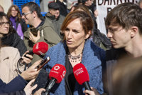 Mónica García, cansada de atravesar la Comunidad "de pelotazo en pelotazo", invita a Ayuso a "presentarse en Florida"