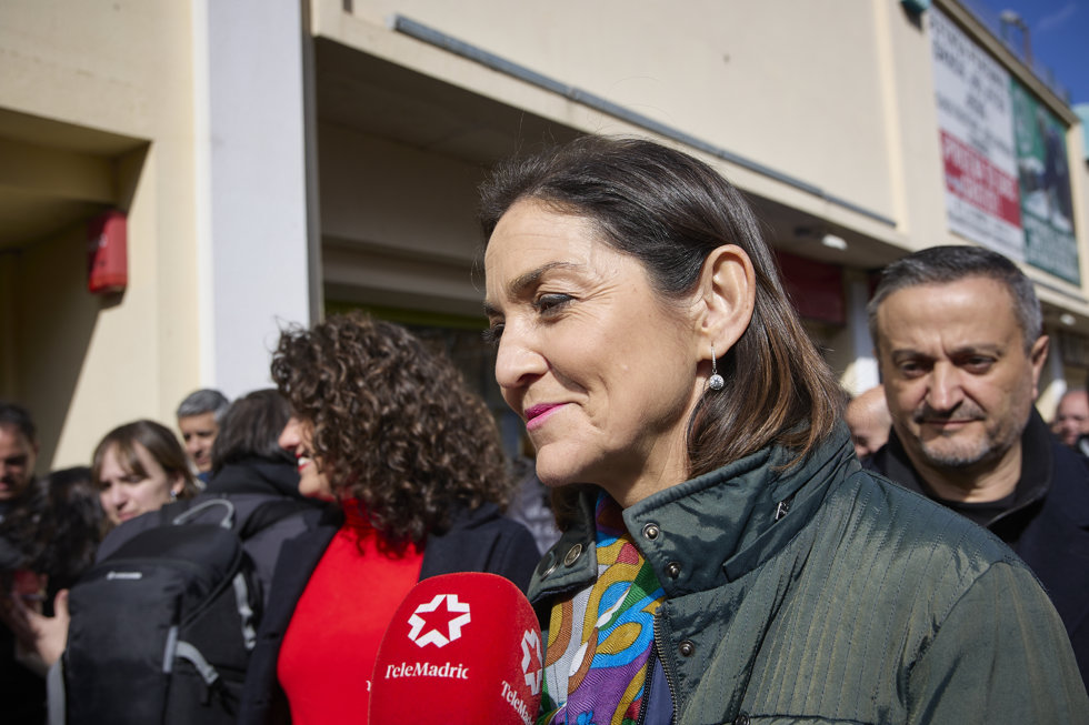 La ministra de Industria, Comercio y Turismo y candidata del PSOE a la Alcaldía de Madrid, Reyes Maroto, acompaña a los manifestantes durante una marcha del Sindicato de Inquilinas bajo el lema No al pelotazo en la Ermita del Santo.