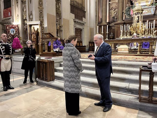 Marta Rivera de la Curz recibe la Medalla del IV Cenetnario de la Canonización de San Isidro