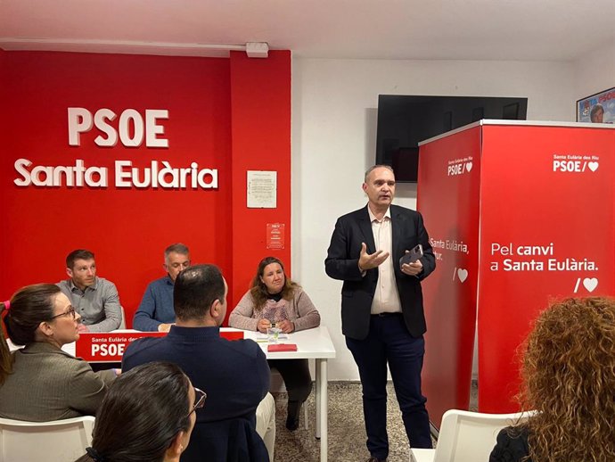 El PSOE de Santa Eulria aprueba una lista renovada "por el cambio" en el ayuntamiento, con Ramón Roca como candidato