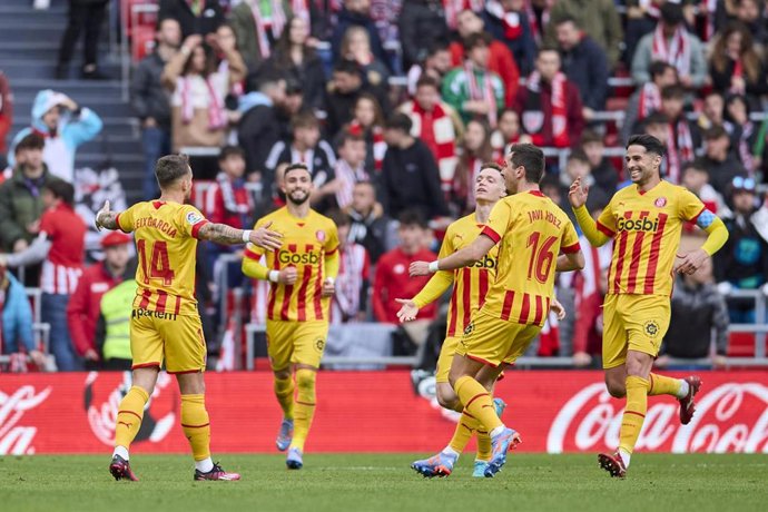 Jugadores del Girona celebran uno de los goles del equipo en San Mamés