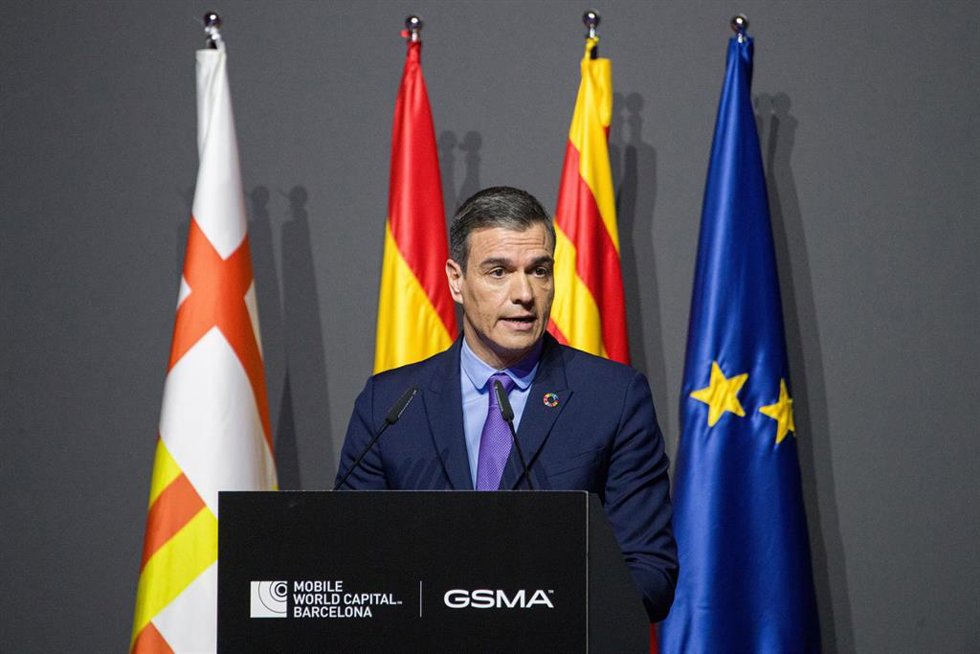 El presidente del Gobierno, Pedro Sánchez, interviene durante la cena oficial del MWC Barcelona 2023, en el Museu Nacional d'Art de Catalunya (MNAC), a 26 de febrero de 2023, en Barcelona, Cataluña (España).