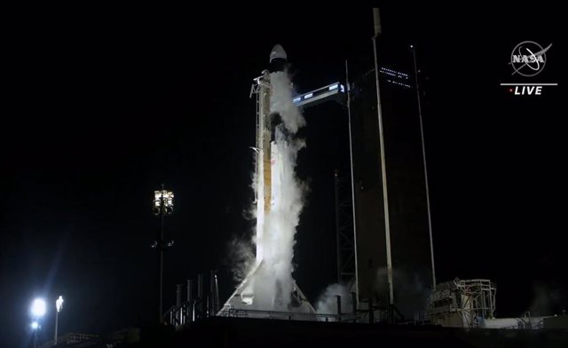 Cohete Falcon 9 con la nave Crew 6