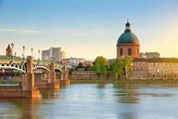 La capital aragonesa y Toulouse renuevan su compromiso de colaboración económica, social y ambiental.