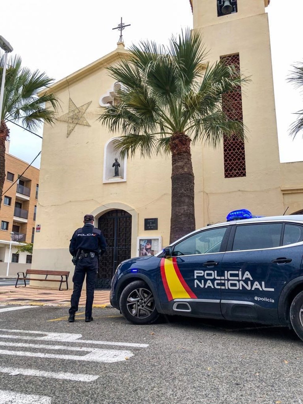 Dos detenidos por robar dinero y joyas de oro en dos iglesias de Elche en una noche