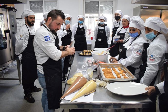 La Noria y Fundación El Pimpi ponen en marcha curso de camarero de sala dirigido personas en riesgo de exclusión