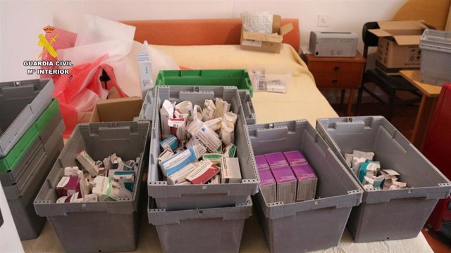 Alicante.- Sucesos.- Detenida una farmacéutica por fraude al clonar tarjetas sanitarias y simular dispensar medicamentos