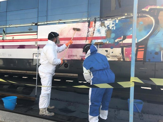 El vandalismo grafitero en los trenes de Renfe genera un coste a la ciudadanía de más de 700.000 euros en Aragón.