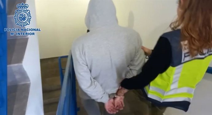 La Policia Nacional detiene al empleado de un centro educativo por la sustracción de 28 equipos informáticos