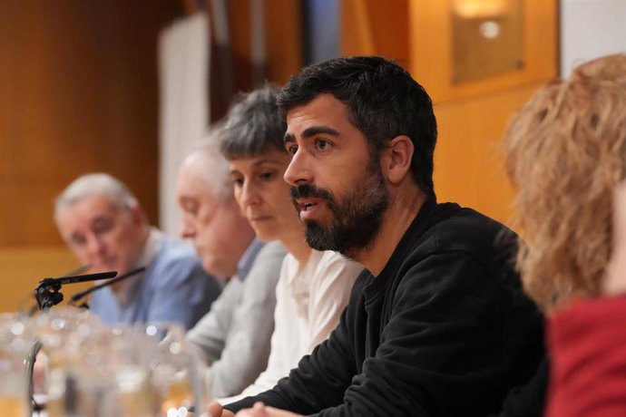 Archivo - El Jefe de Servicio de la Organización de Servicios Integrados Donostialdea de Osakidetza Jon Zabaleta, interviene en una rueda prensa en el colegio de médicos de Guipúzcoa, a 7 de diciembre de 2022, en San Sebastián