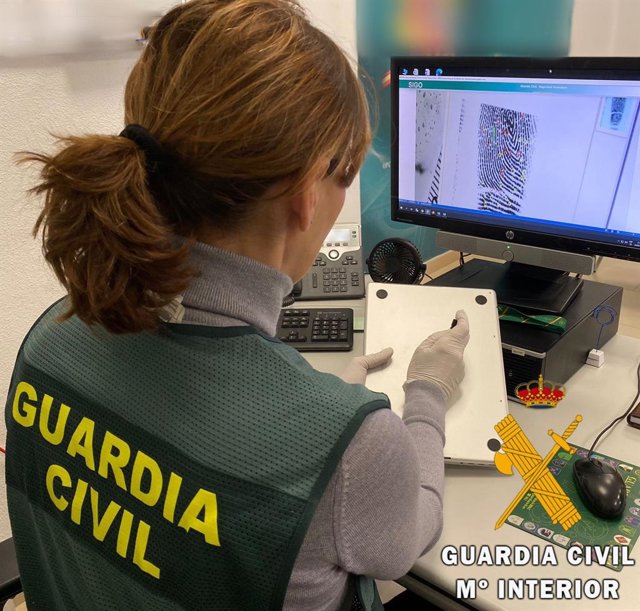 Una agente de Guardia Civil.