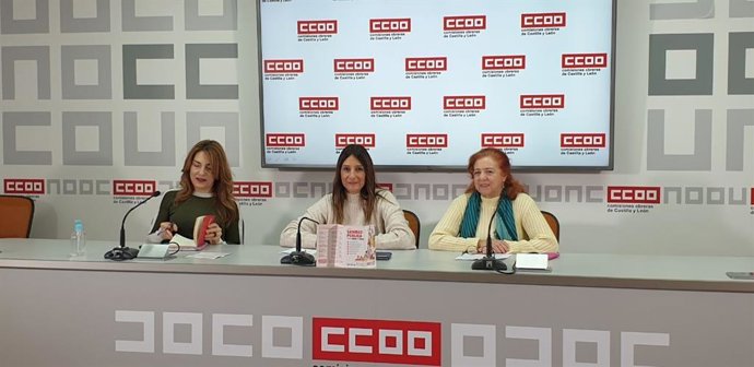 La secretaria de la federación de Pensionistas y Jubilados de CCOO, Marisol García, la secretaria de la federación de Sanidad y Sectores Sociosanitarios, Ana Rosa Arribas durante la rueda de prensa de presentación de la campaña