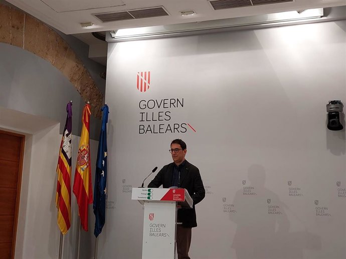 El portavoz del Govern y conseller de Modelo Económico, Turismo y Trabajo, Iago Negueruela, en rueda de prensa posterior al Consell de Govern