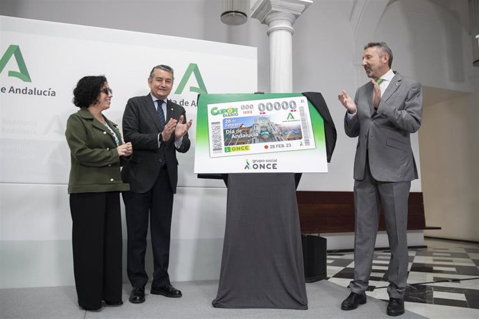 Junta y la ONCE presentan el cupón conmemorativo del 28F, este lunes