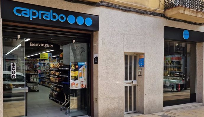 Supermercado de Caprabo en el barrio de La Sagrera de Barcelona