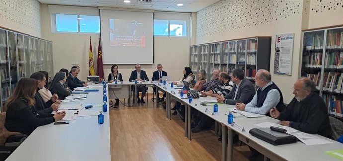 El consejero de Educación, Formación Profesional y Empleo, Víctor Marín, presidió la Mesa Sectorial de la Educación Concertada