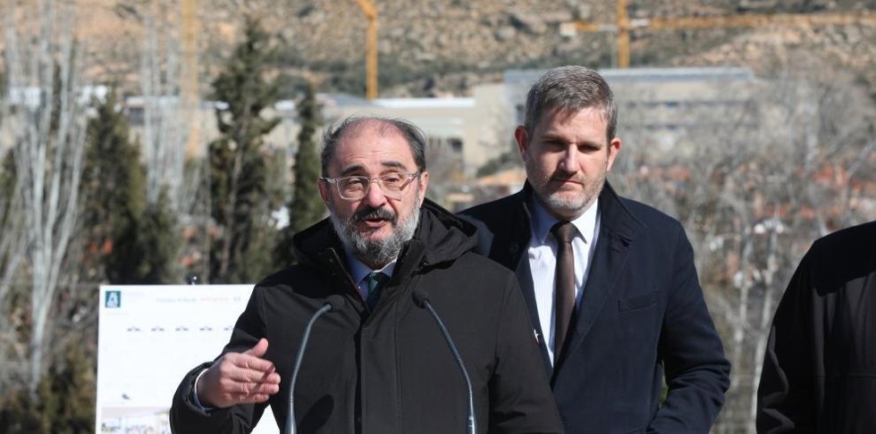 El presidente de Aragón, Javier Lambán, durante su participación en el acto de colocación de la primera piedra de la futura residencia de Alcañiz.
