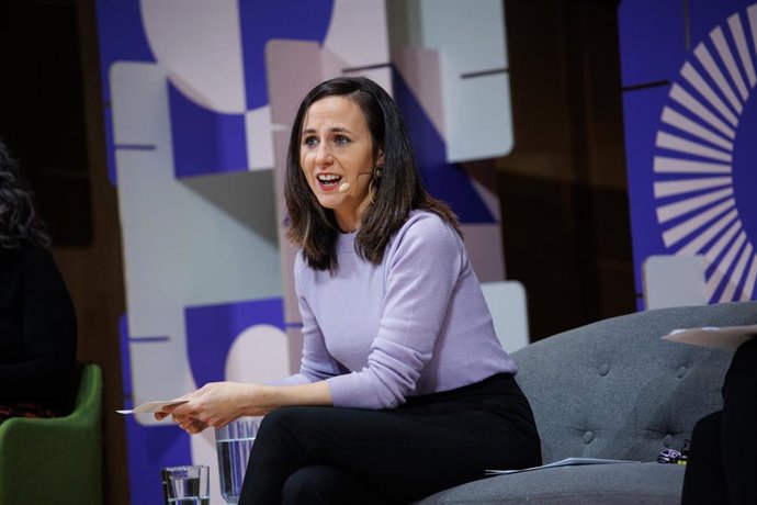 La ministra de Derechos Sociales y Agenda 2030, Ione Belarra, interviene en el Encuentro Internacional Feminista (EIF), en la facultad de Medicina de la Universidad Complutense, a 25 de febrero de 2023, en Madrid (España). 