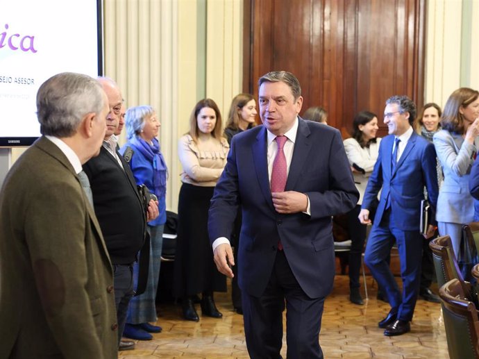 El ministro de Agricultura, Pesca y Alimentación, Luis Planas, a su llegada a la inauguración de la reunión del Consejo Asesor de la Agencia de Información y Control Alimentarios (AICA), en la sede del Ministerio, a 27 de febrero de 2023, en Madrid