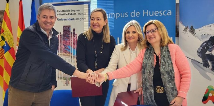 Firma del acuerdo para estudiar el impacto del sector de la nieve en el territorio