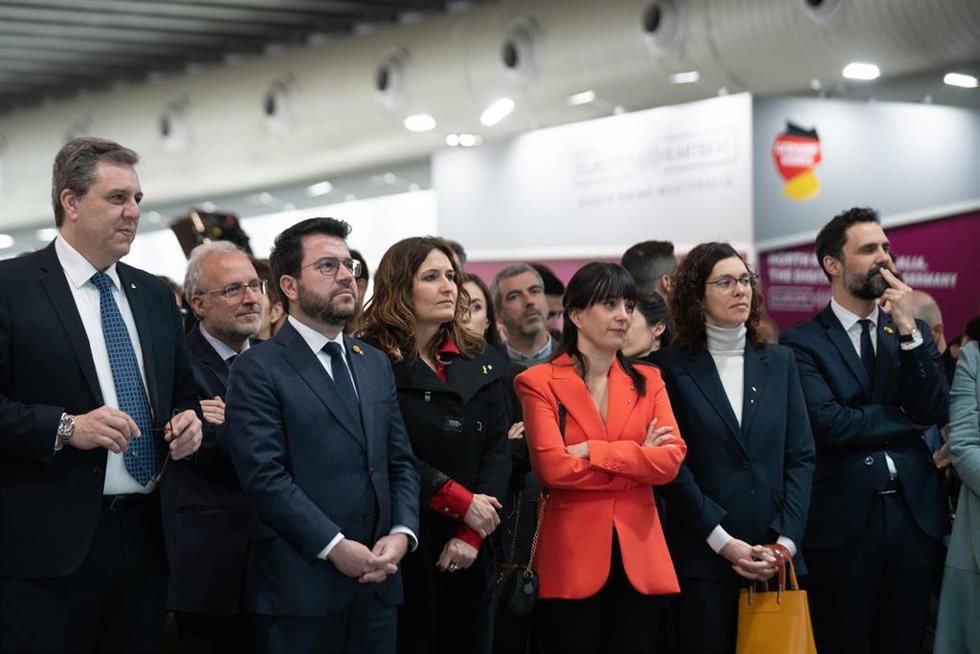 El presidente de la Generalitat Pere Aragons, la consellera de la Presidencia Laura Vilagr, la secretaria de Políticas Digitales Gina Tost y el Conseller de Empresa y Trabajo Roger Torrent este lunes en el MWC