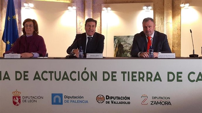 Ángeles Armisén (I), Carlos Fernández Carriedo Y Eduardo Morán (D).