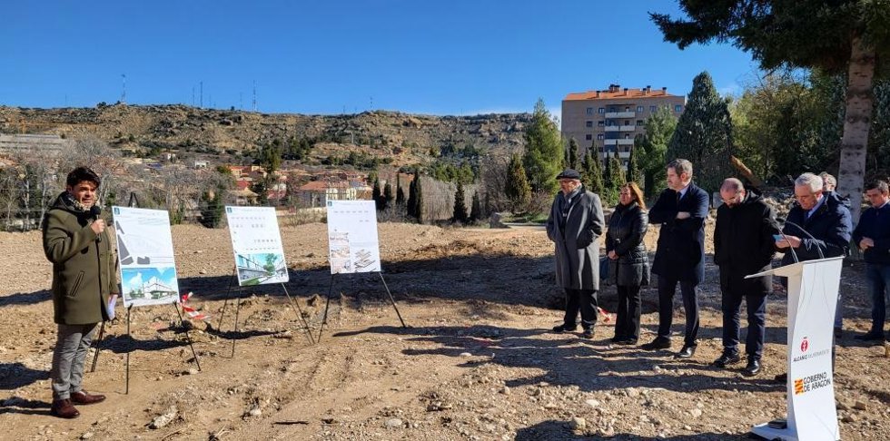 Acto celebrado en Alcañiz con motivo de la colocación de la primera piedra de una residencia para mayores en esta localidad turolense.