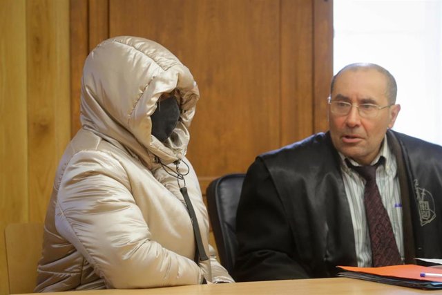 La presunta asesina de su hija Desirée Leal, Ana Sandamil, durante un juicio para ser juzgada por la muerte de su hija, a 27 de febrero de 2023, en Lugo, Galicia (España). Desirée Leal, que tenía 7 años, fue hallada sin vida en la casa de su madre, en Mui