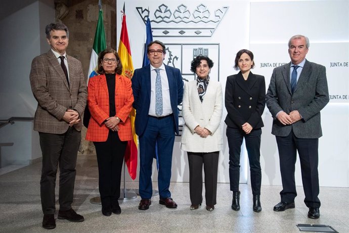Extremadura y BioSim firman un convenio para promover en Extremadura la eficiencia en el uso de medicamentos biológicos