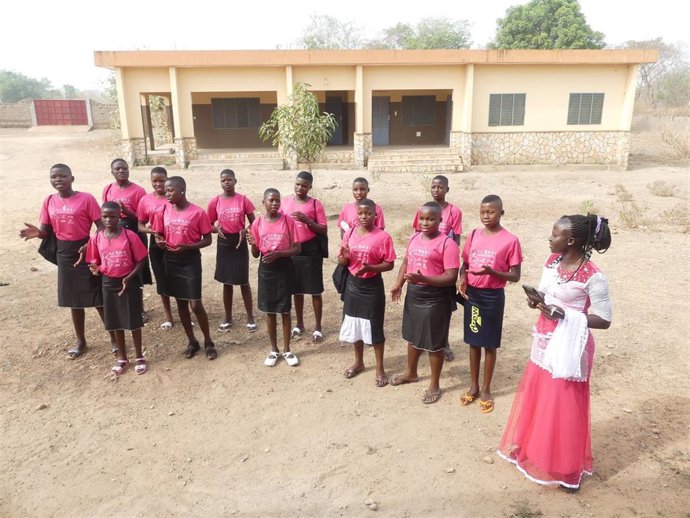 Envío de camisetas de la carrera solidaria de Acambi a África
