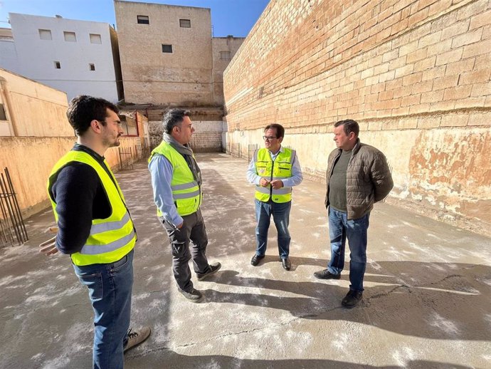 Visita a las obras de un edificio municipal en Abla (Almería).
