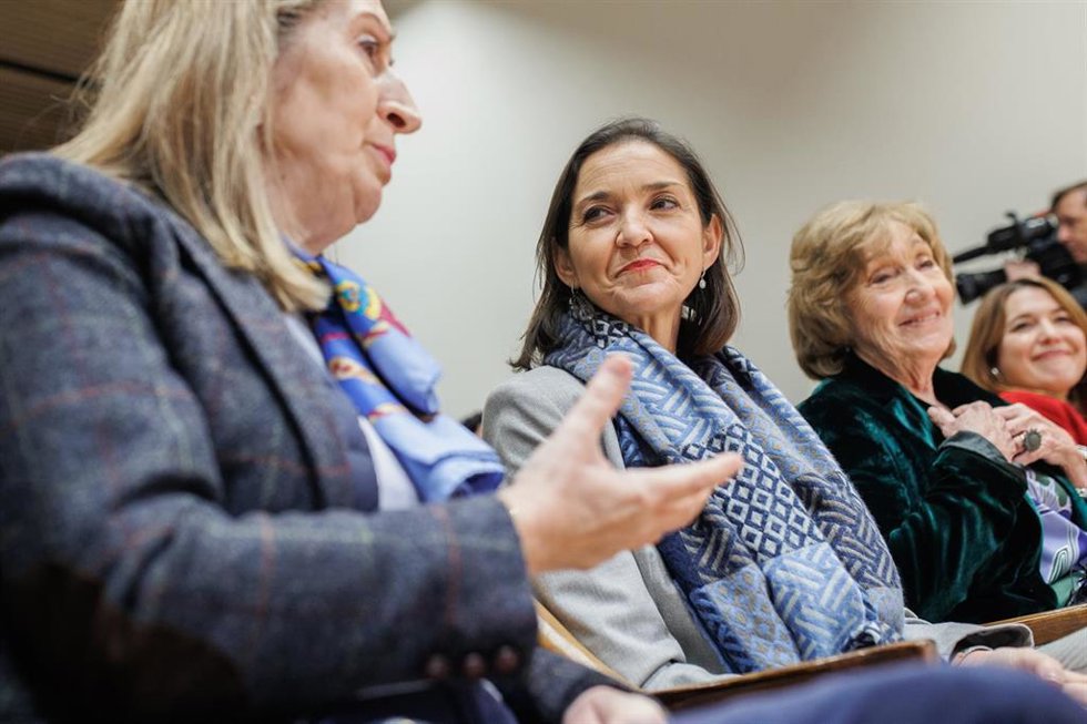 La ministra de Industria, Comercio y Turismo, Reyes Maroto, durante un acro de APRAMP