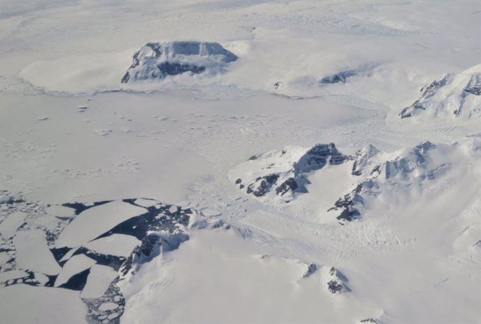 Fotografías aéreas de los glaciares de la Península Antártica.