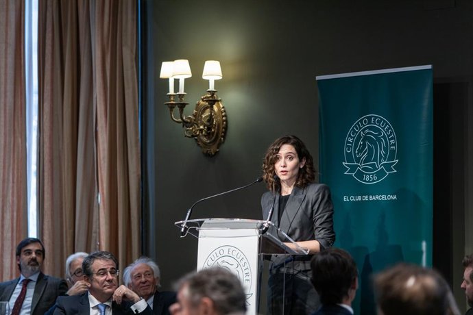 La presidenta de la Comunitat de Madrid, Isabel Díaz Ayuso, intervé durant un esmorzar-colloqui, al Círculo Ecuestre, a 27 de febrer de 2023, a Barcelona, Catalunya (Espanya).