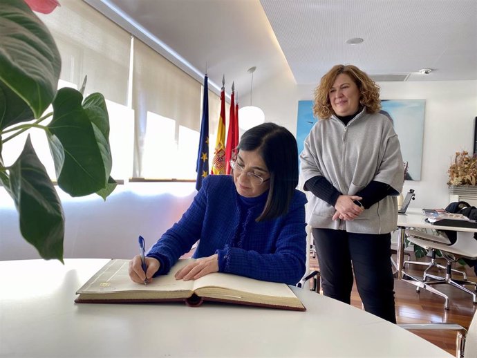 La ministra de Sanidad, Carolina Darias, durante sus visita al Ayuntamiento de Alcorcón