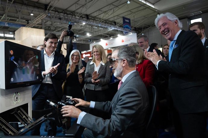 El Rey Felipe VI durante su visita privada en el Mobile World Congress 2023