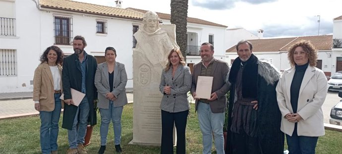 Inauguración de una estatua en conmemoración de la concesión de la Carta Puebla de San Silvestre de Guzmán.